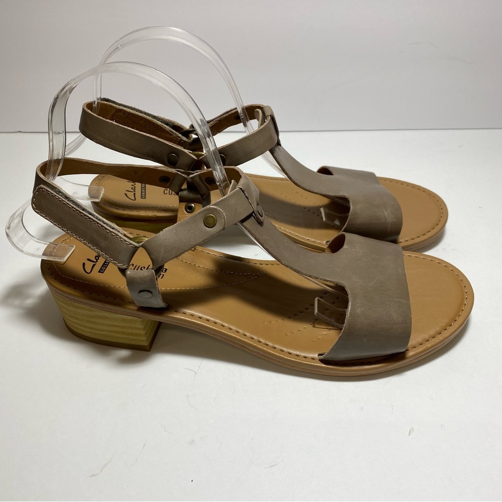 Clarks Collection Women Comfort Cushion
Soft Heels Leather Sandals Shoes Sz 9.5
